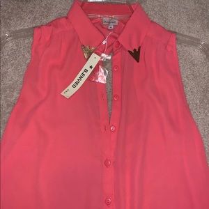 Coral colored brand new high low sleeveless shirt